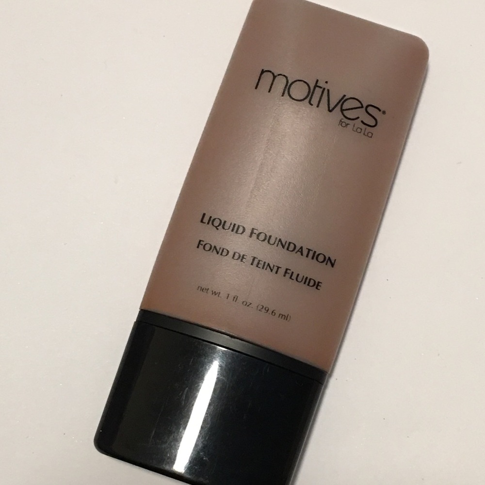 Motives LaLa liquid mineral foundation shade Deep
